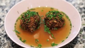 Bayerische Leberknoedelsuppe