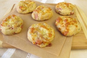 Pizzabrötchen machen