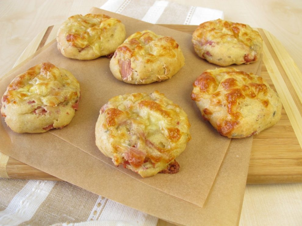 Pizzabrötchen machen