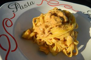 Thunfischnudeln mit Weißweinsoße