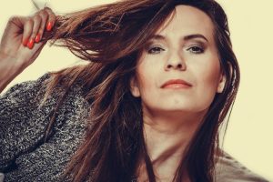 Hausmittel gegen strapazierte & glanzlose Haare
