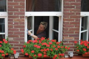 Mühevolles Fenster Putzen