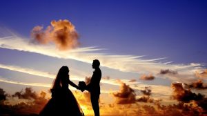 Hochzeitskleidung im Freien