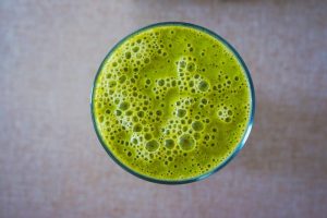 Smoothies machen aus Gemüseresten