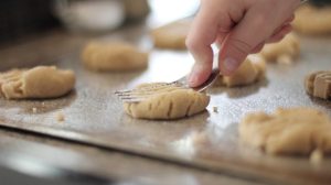 Plätzchen backen mit Kindern.