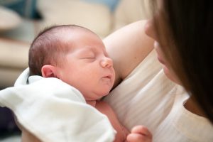 Zwergensprache zwischen Baby und Eltern.