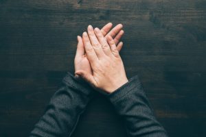Schwitzige Hände